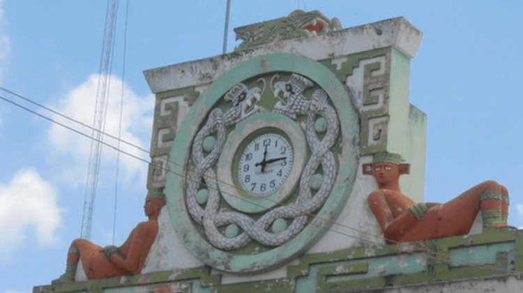 HORLOGE horloge Ticul ornee de deux Chac Mool