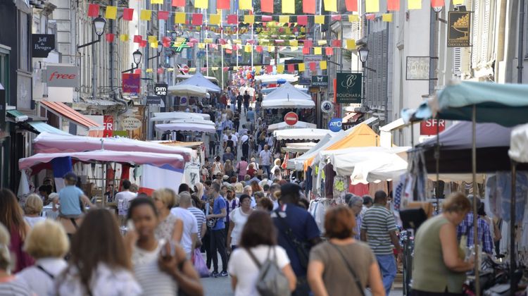 BONNES AFFAIRES - Braderie d’été dans le centre de Pau
