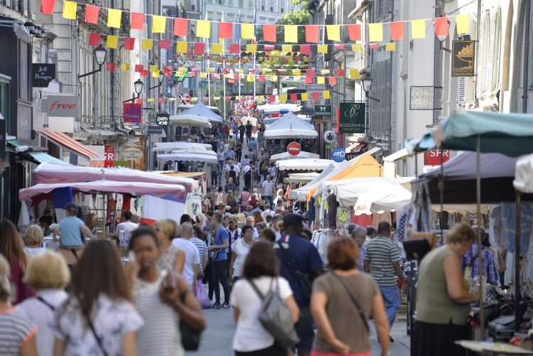 BONNES AFFAIRES - Braderie d’été dans le centre de Pau