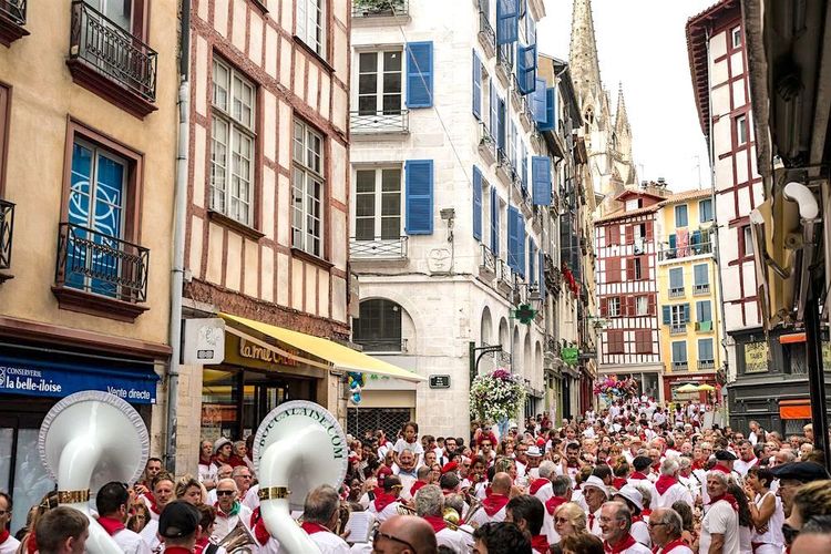 LA GUERRE DES FÊTES – Bayonne en concurrence directe avec Mont-de-Marsan