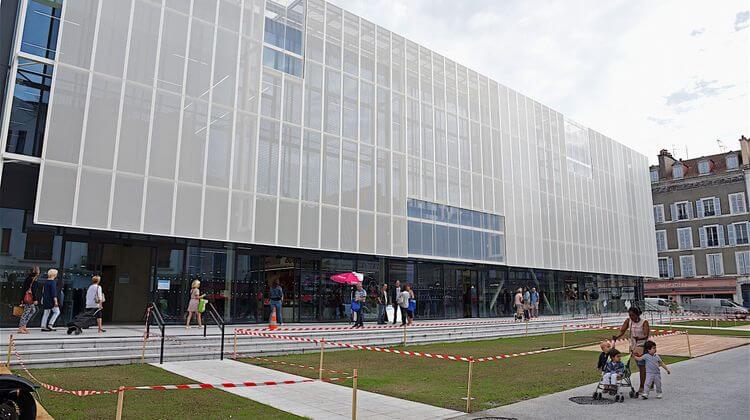 HALLES PAU 9