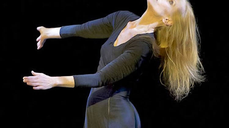 TEMPS AIMER DANSE Carolyn Carlson