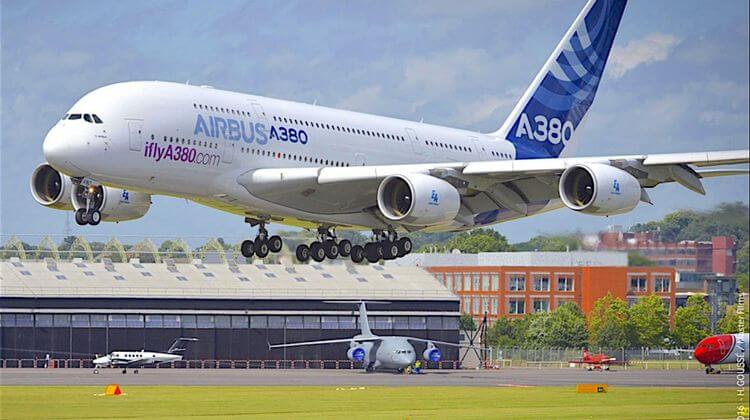 AIRBUS A380 6