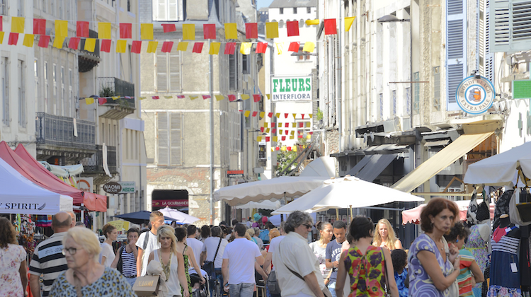 BONNES AFFAIRES - Braderie d'été au cœur de Pau
