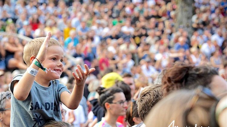 MÉGA MUSICALARUE - Stars et pépites mettent le feu à Luxey