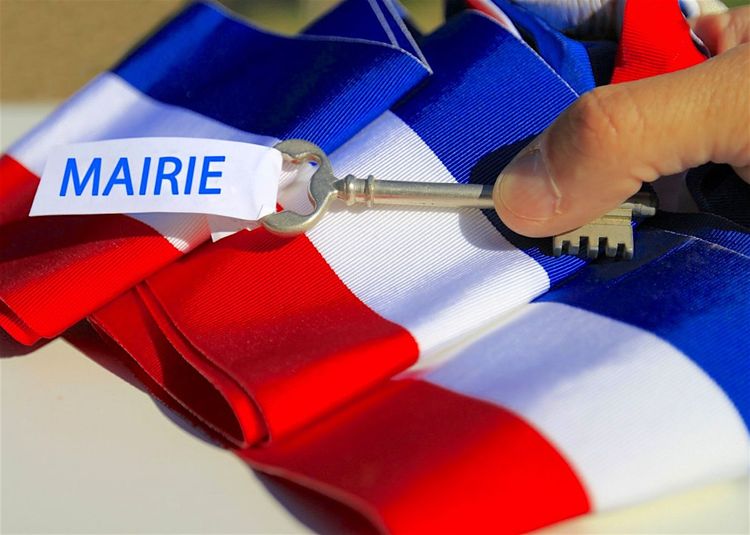 DÉCRYPTAGE – Les communes uniques havres de confiance
