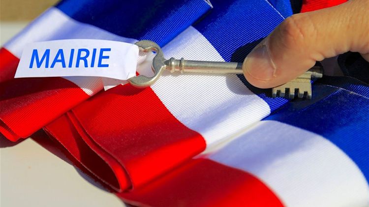DÉCRYPTAGE – Les communes uniques havres de confiance