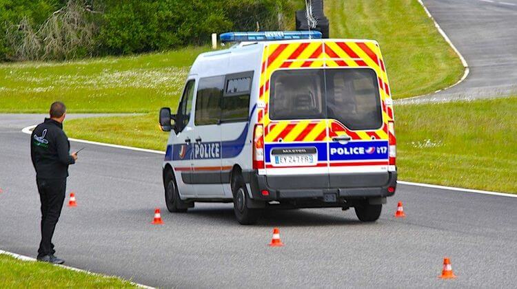 POLICE 3
