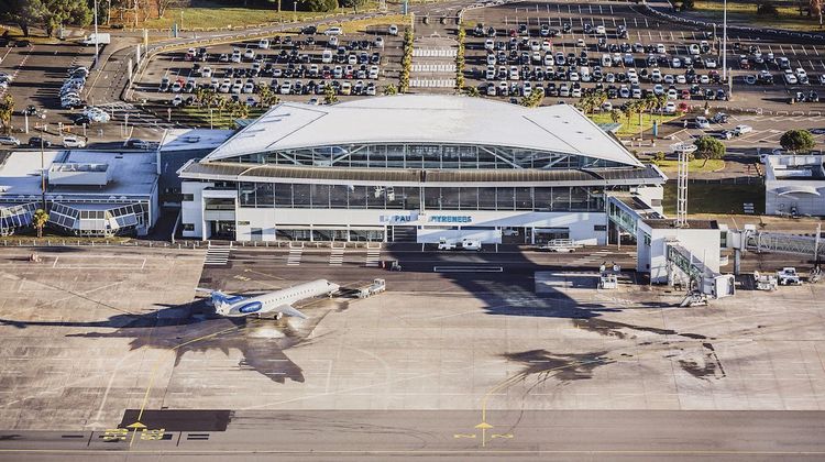 GUERRE DES AÉROPORTS - Négociations tendues et des avancées