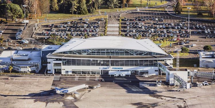 GUERRE DES AÉROPORTS - Négociations tendues et des avancées