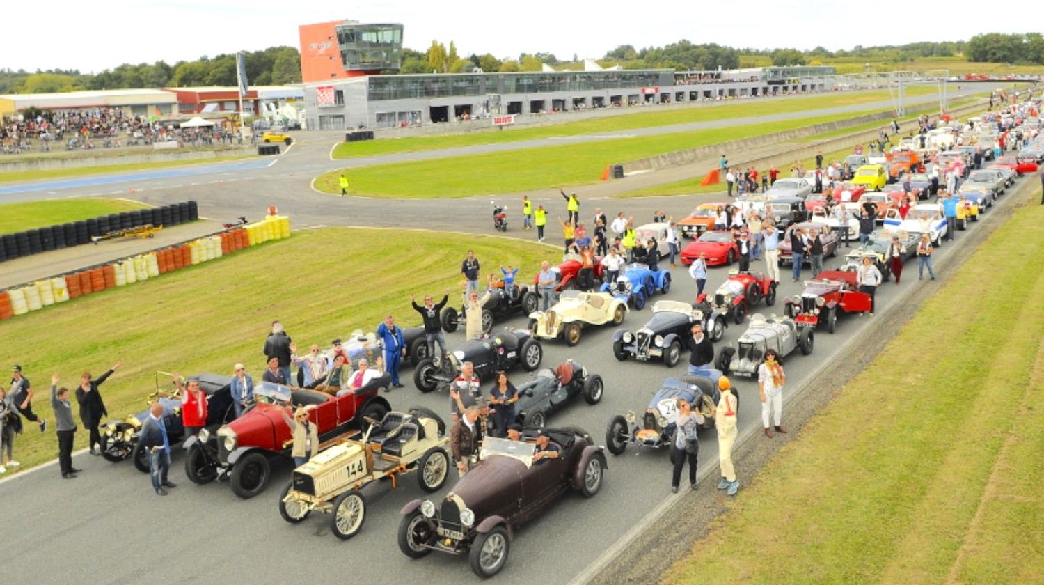 MAGIQUE 1200 voitures de légende à Nogaro PresseLib — free download