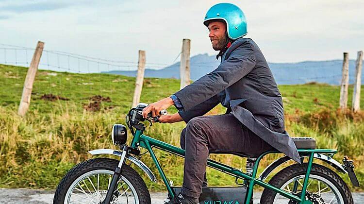 In Anglet, an electric two-wheeler, aesthetic and customizable