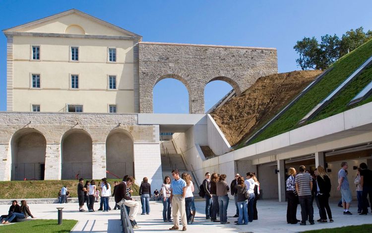 Les étudiants du campus de Bayonne de l'Université de Pau et des Pays de l'Adour sont concernés par le projet Irekia.