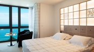 Une chambre d'hôtel peut être réservée via  Solikend, le premier site solidaire de réservation d'hôtels au profit d'associations..