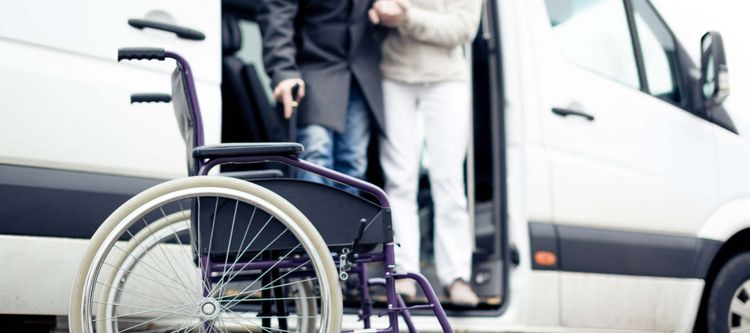 Afin d'acheter un minibus pour les personnes à mobilité réduite , les résidents de l’EHPAD de Labastide-d'Armagnac ont participé au budget participatif des Landes en 2021.