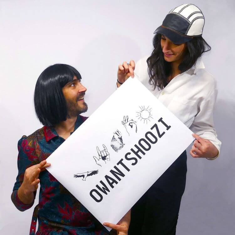 Grâce à leur marque Owantshoozi, Juana et Ddiddue Etcheberry fabriquent de A à Z leurs casquettes uniques à base de plastique récupérés en déchetterie.,