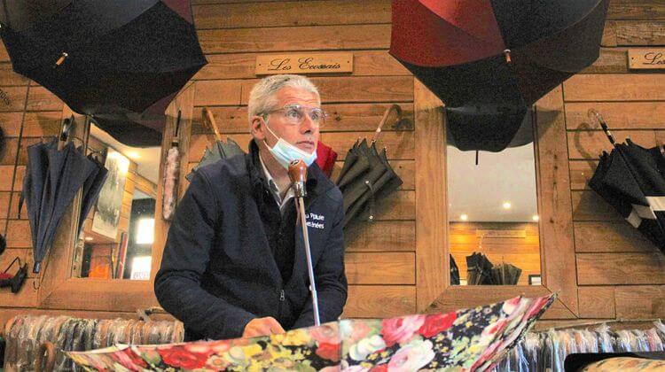 Christophe Pando diversifie sa fabrication de parapluies à Pau