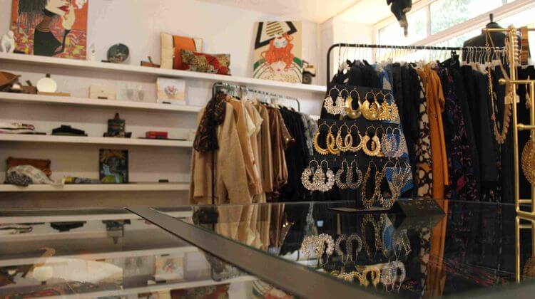 Depuis le mois de décembre, Agnès Masounabe a ouvert sa boutique de déstockage de grandes marques rue Carnot à Pau.