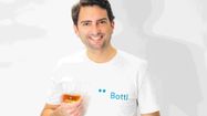 Après avoir passé six années à la tête de Message in a Window, le Biarrot Vincent Clabé-Navarre créé Bottl. une plateforme très innovante de services destinés aux producteurs et aux cavistes, afin d'accélérer leur visibilité et leur activité.