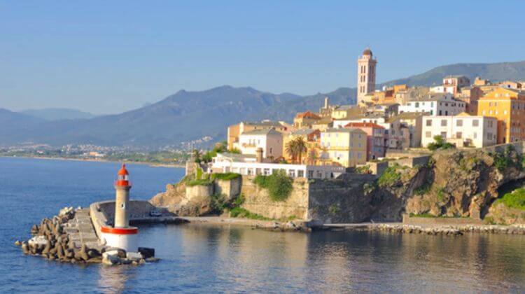 Vols d’été hebdomadaires entre Pau et la Corse