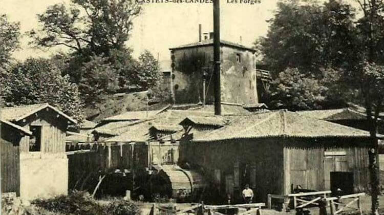 Une photo d'archive des anciennes forges de Castets.