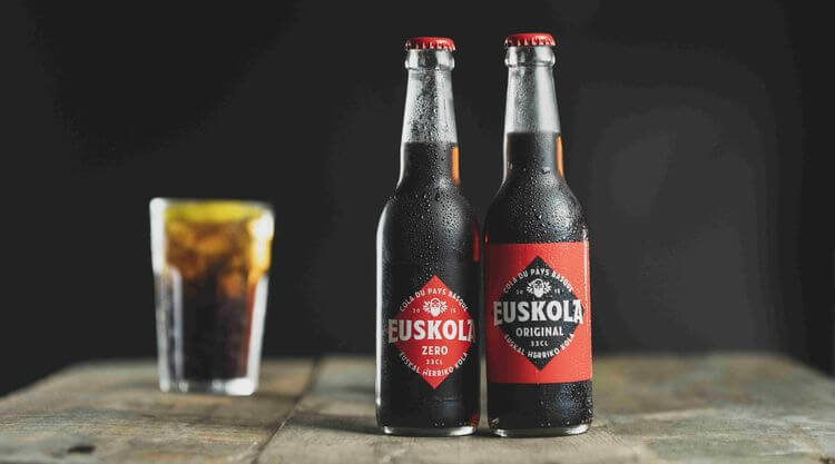 Depuis 2015, la jeune entreprise fabrique l’Euskola , à base d'arômes naturels et moins sucré que la boisson célèbre marque de sodas .