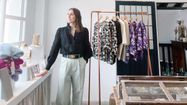 Romane Crespy Navarro dans son showroom à Guéthary, où elle met en avant ses vêtements éco-responsables.