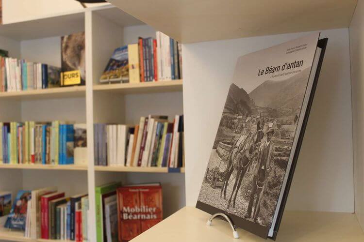 Quelques références que l'on peut retrouver à Aqueras Montanhas, la librairie de la Ciutat, à Pau.
