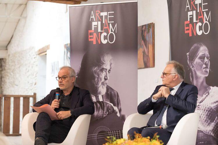 Lionel Niedzwiecki (àgauche) accompagné de Xavier Fortinon, lors de la présentation de la nouvelle édition du festival landais Arte Flamenco, qui aura lieu à Mont-de-Marsan du 27 juin au 2 juillet 2022.