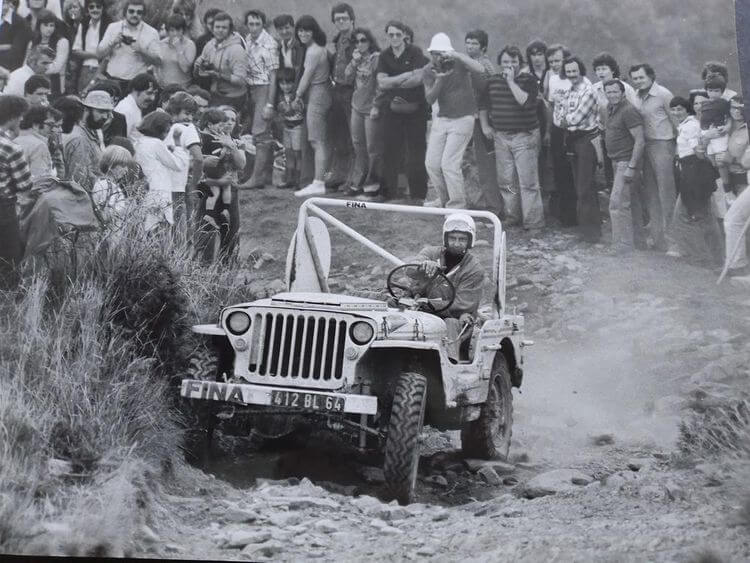 Une Jeep lors d'un ancien Rallye des Cimes.