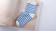 Chausettes blanches rayées bleu