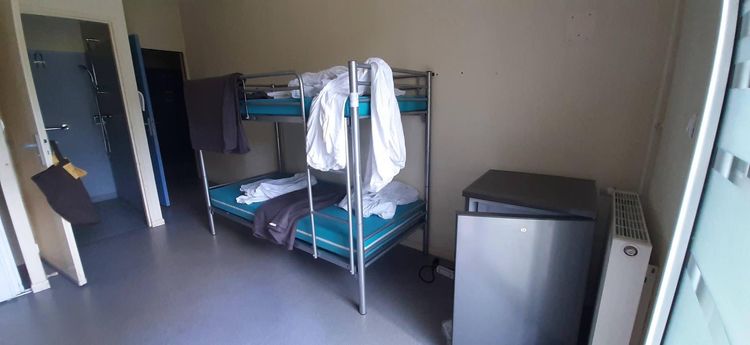Une des chambres inoccupée du centre d'accueil des réfugiés Ukrainiens, dans l'ancienne clinique Sainte-Odile, à Billère.
