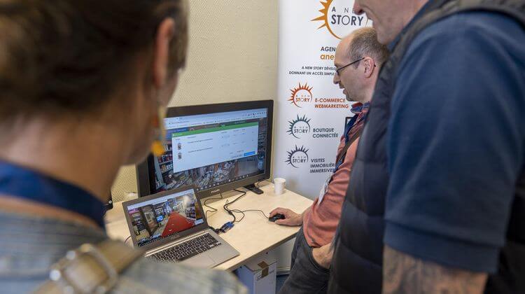 Des acteurs du numérique béarnais montrent leurs produits et services lors d'un événement organisé avec la CCI Pau-Béarn.
