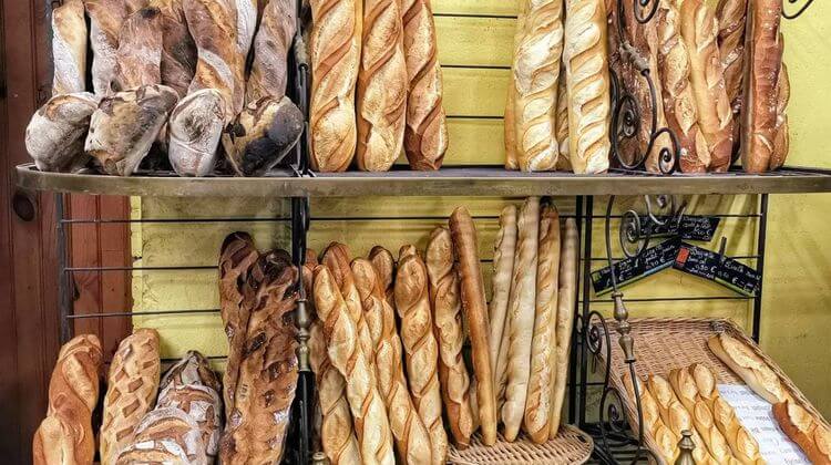LE SACRE – La baguette de pain française pour l’humanité