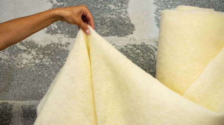 La laine des Pyrénées est une alternative naturelle et éco-responsable à la ouate de polyester.