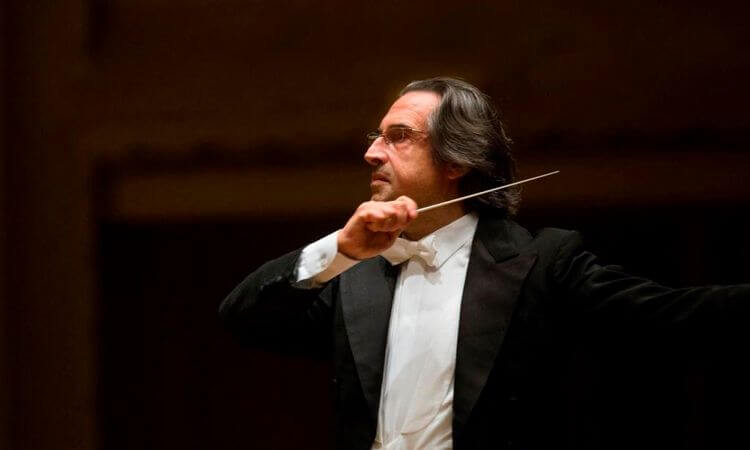 Portrait du chef d'orchestre Riccardo