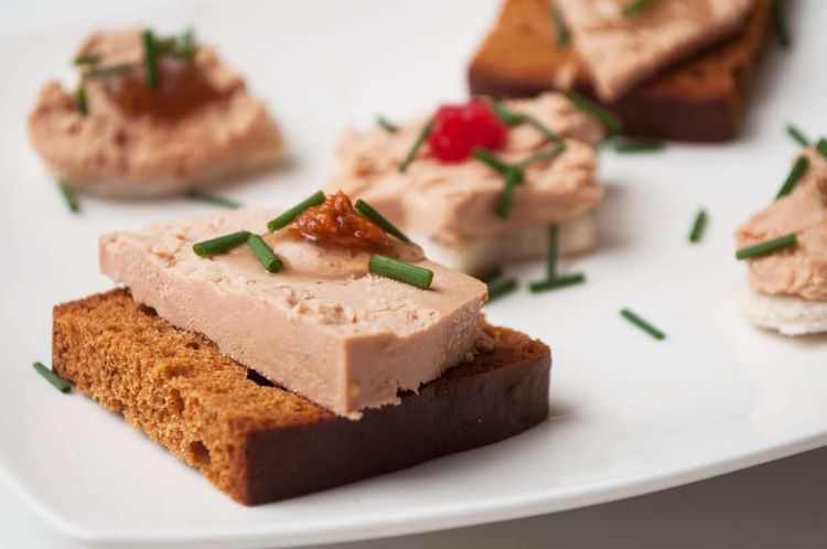 Une tartine de foie gras de canard, l'un des best seller de la Maison Laguilhon.