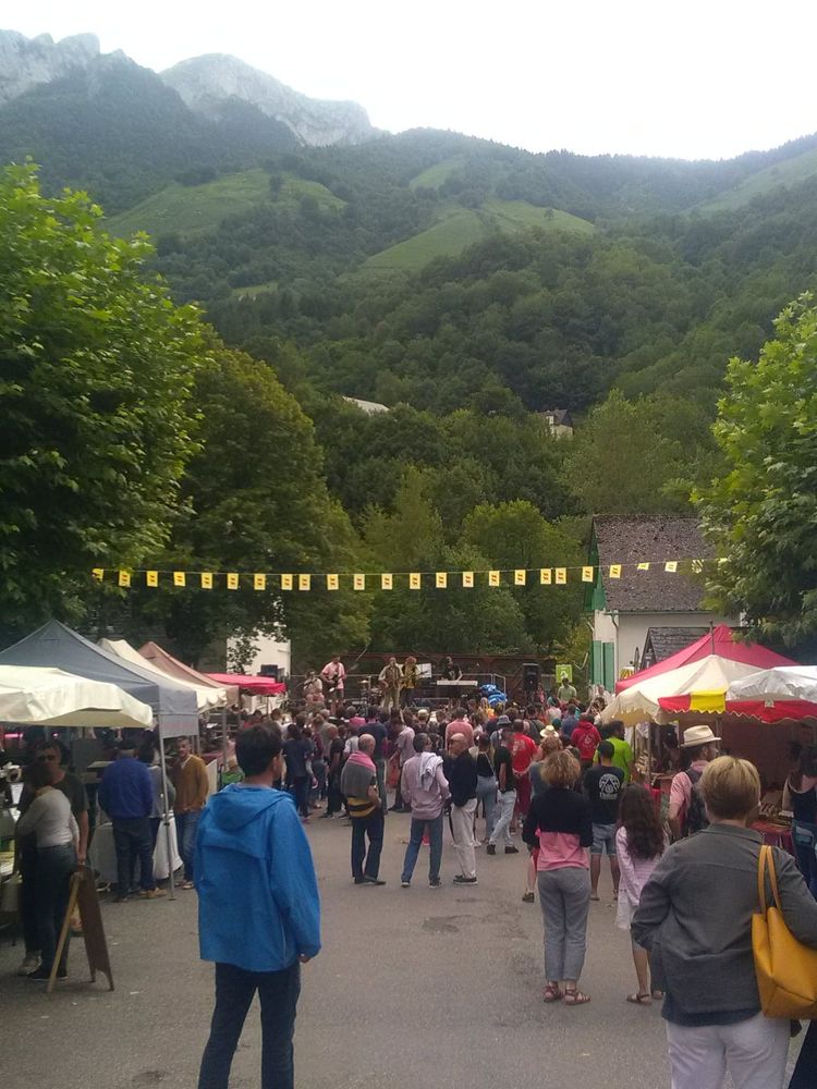 FÊTE TRANSFRONTALIÈRE - Le pastoralisme et le fromage célébrés à Canfranc