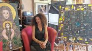La peintre franco-marocaine Fatima Rhioui, entourée de ses tableaux dans son atelier de Billère.