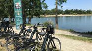 Les vélos à assistance électrique utilisés par Pyrène à vélo, une entreprise de slow tourisme créée par Alexandra Clercq à Pau.