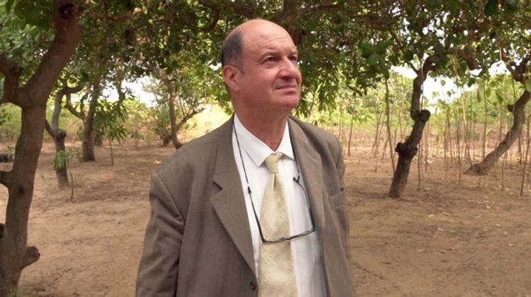 Philippe Ouaki Di Giorno  dans une plantation