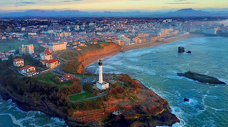 UNIQUE AU MONDE – Une ferme houlomotrice au large de Biarritz