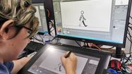 Photo d'élève entrain de travailler sur une tablette graphique