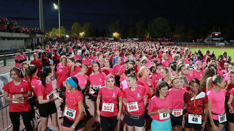 Les participantes de la Tarb'Elles, un évènement festif et sportif dont les bénéfices sont reversés à la lutte rcontre le cancer du sein.