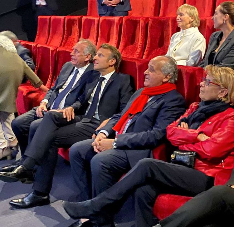 Le président de la République Emmanuel Macron et le Maire de Pau François Bayrou lors de l'inauguration du Foirail à Pau, le 30 septembre 2022