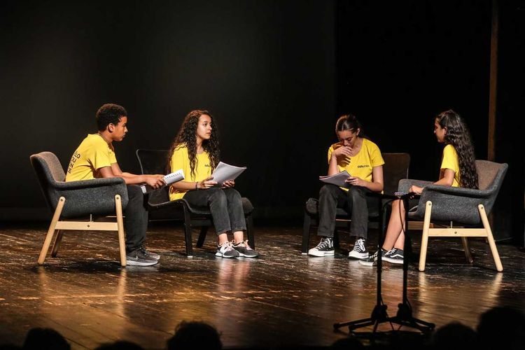 Les jeunes de l'académie de l'2loquence lors d'un atelier de théâtre, à Pau. Crédit photo : Ville de Pau.