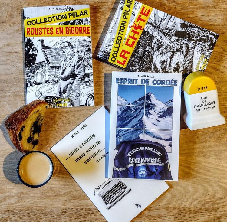 Une photo des différents ouvrages d'Alain Mila, tous mettant en avant les Pyrénées.