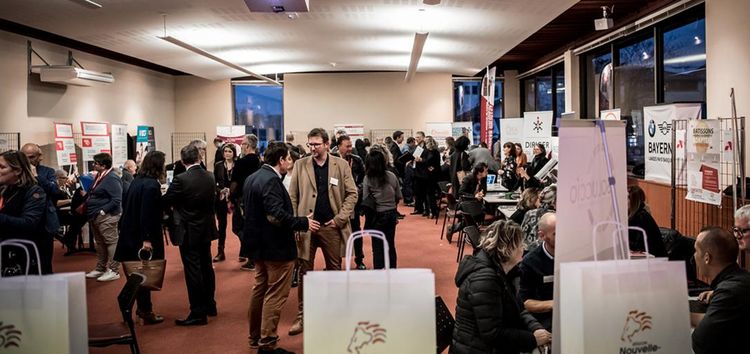 Des membres de l'Inter Réseau Pays Basque lors d'un forum des associations.