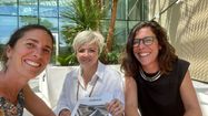 Sophie Mauriac, Myriam Albertini et Sandrine de Labarre, les trois fondatrices de l'entreprise A l'Unisson, au Pays basque, qui accompagne les entreprises dans leurs projets RSE.