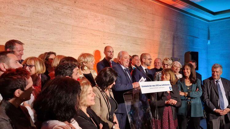 Le président du conseil départemental des Pyrénées-Atlantiques entouré des élus lors de son traditionnel discours de voeux aux institutions, au Parlement de Navarre à Pau, le 16 janvier 2023.